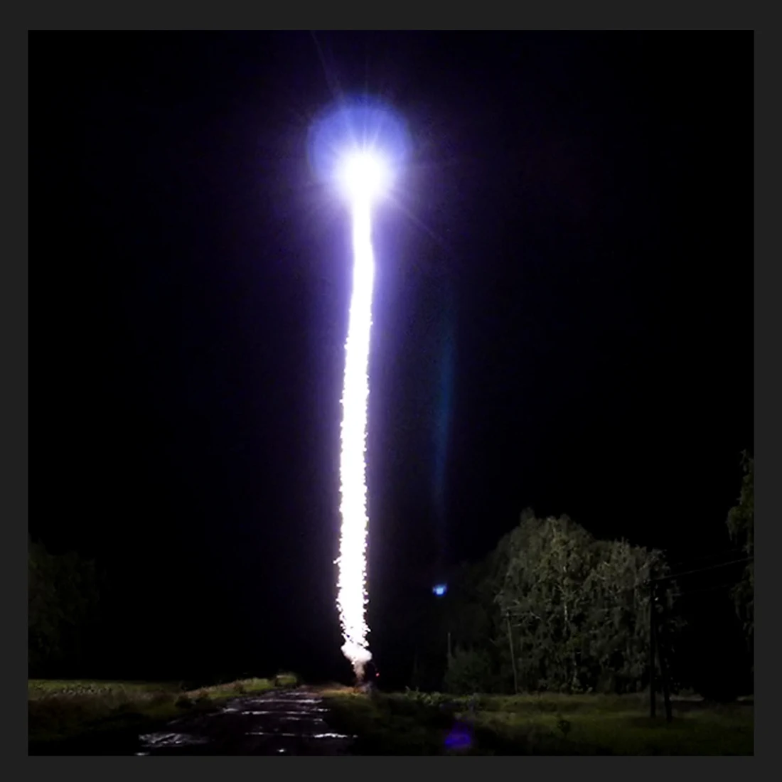 Римская свеча 1,85"  *8 зар.  Silver tail